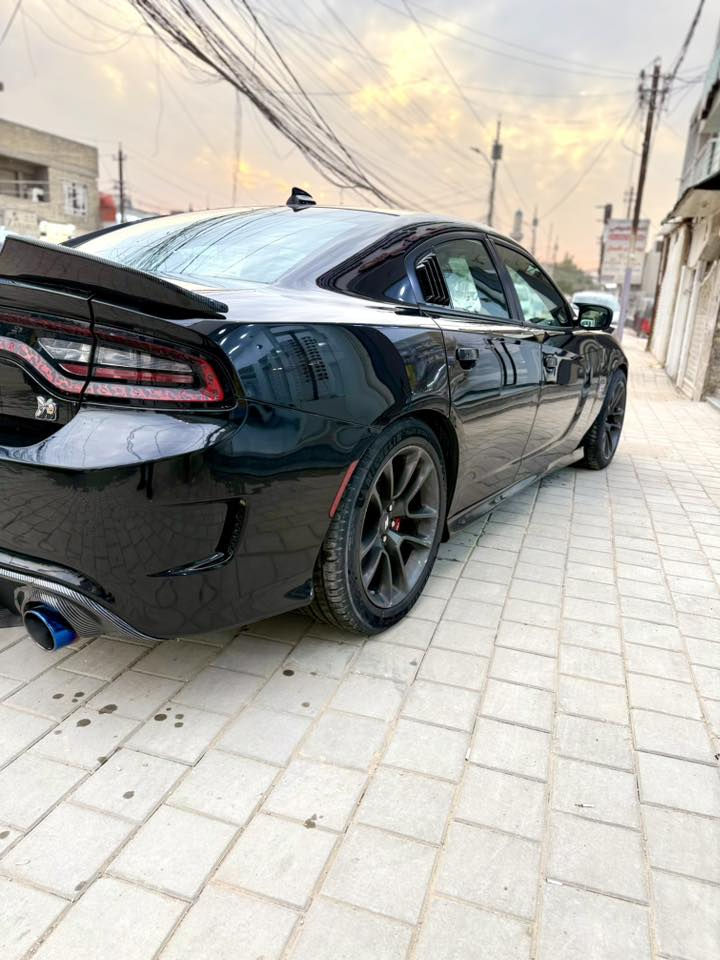 السلام عليكم ورحمة الله 
جارجر سكات باك موديل 2020 
 SRT  6.4L  V8 مكينه 
اللون اسود 
الممشى 44 مايل
السعر 188$ وبيها مجال بسيط
السياره بـ اسمي شخصياً رقم جديد وهزه جديده
فول مواصفات عدا الفتحه
دشبول وبطانه البيبان خياط
مقاعد جلد وكنتاره تدفئه وتبريد
اضافات كاربون فاير من الداخل والخارج
برمجه وتفريغ وبگ فاير وصوت الاكزوز رعب
بيها جهاز رفه ستروكر
منظومه زنون وبلاجكتور كلش قويه
تبديل دهن جديد
گير ومكينه واكسل وتبريد كفاله بشرط
الحادث كما موضح بالصور جاملغ ايسر وبنيد فقط شواصي كفاله
وهنا انطخت عندي باب الايمن وداخل الباب وربع القماره تصليح والباب تبدل نفس اللون يعني صبغ قطعتين وقماره 
العنوان/ بغداد الامين الثانيه
الاتصال واتساب او مباشر 

0773 243 6388

