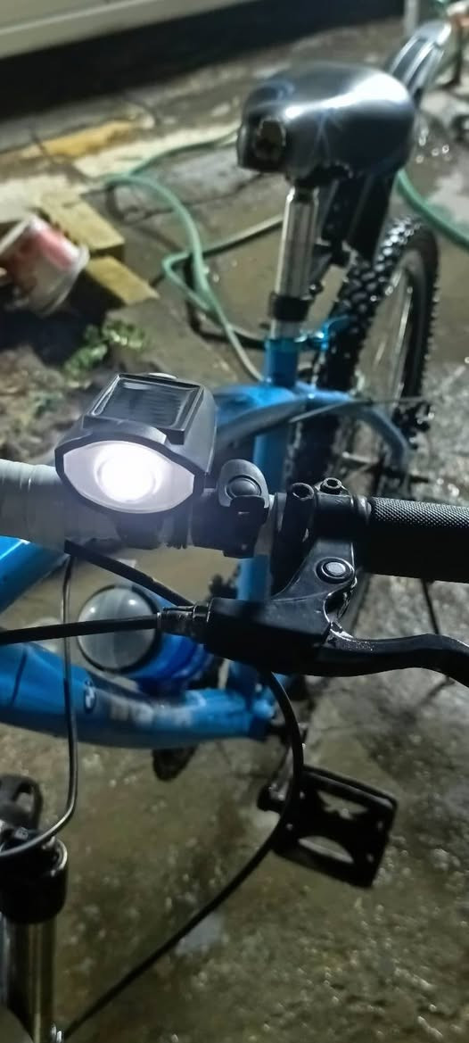 السلام عليكم دراجة هوائية ماركة (BMW) حجم﴿27﴾
گير (7) نمرات شغال التايرات من دون أي ضرر
  بريكات امامي خلفي شغال وفيه ضوء ليلي 
للتواصل *********** بي واتساب 
مكاني البياع
