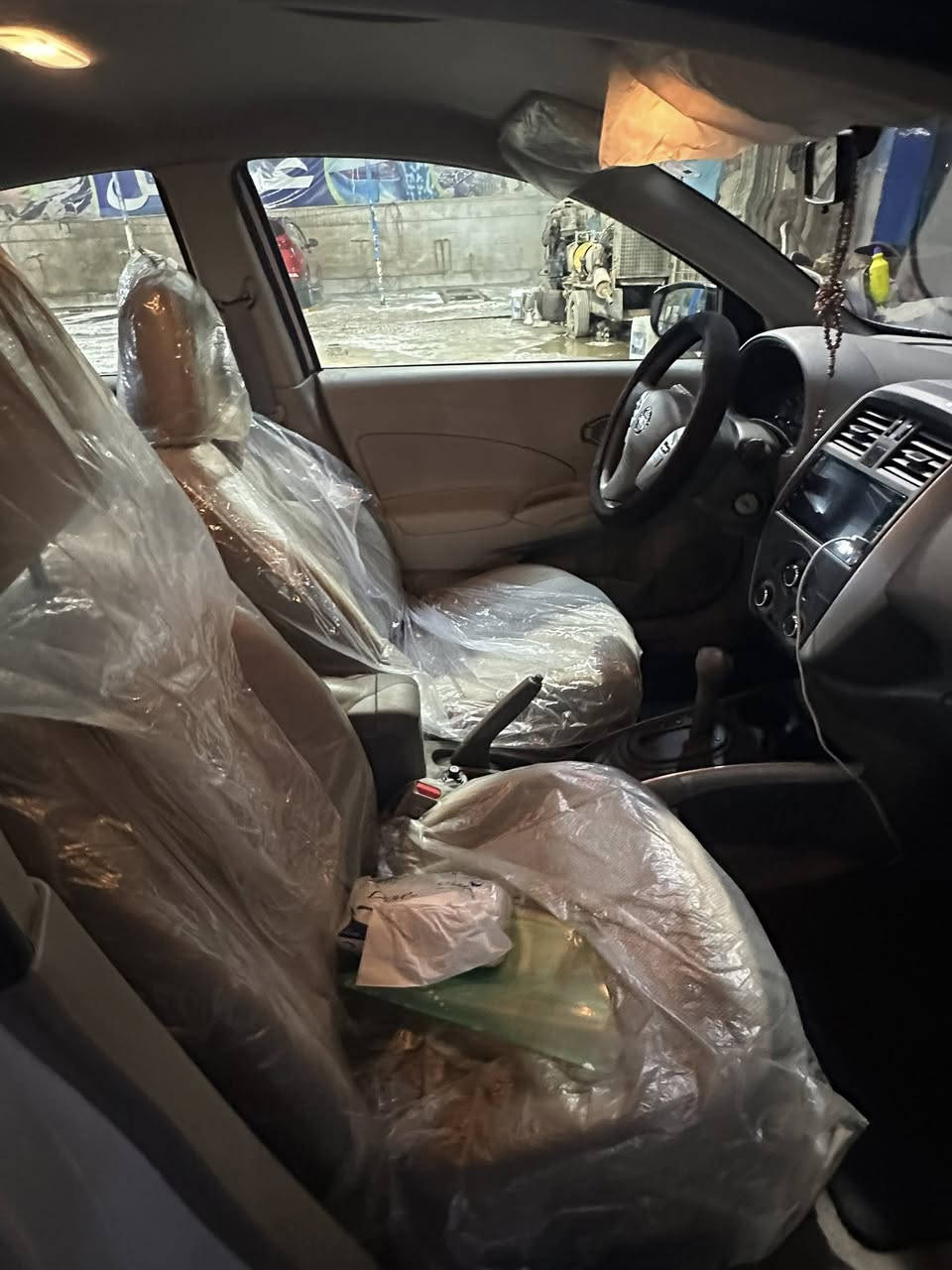 سلام عليكم نيسان سني مصري2025
سيارة ماشيه 10,000 كيلو
رقمها اربيل بسم الشركة
سيارة صافيه زيرو السيارة
ماناقصها شي 
سيارة سعرها 130 ورقه وبيها مجال
مكان السيارة بغداد
***********
