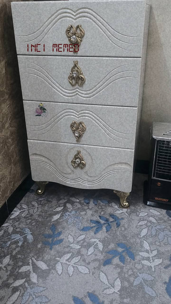 سلام عليكم غرفه نوم للبيع جديد كلش ونظيف حجم كبير سعره 750الف وبي مجال رقم ***********
