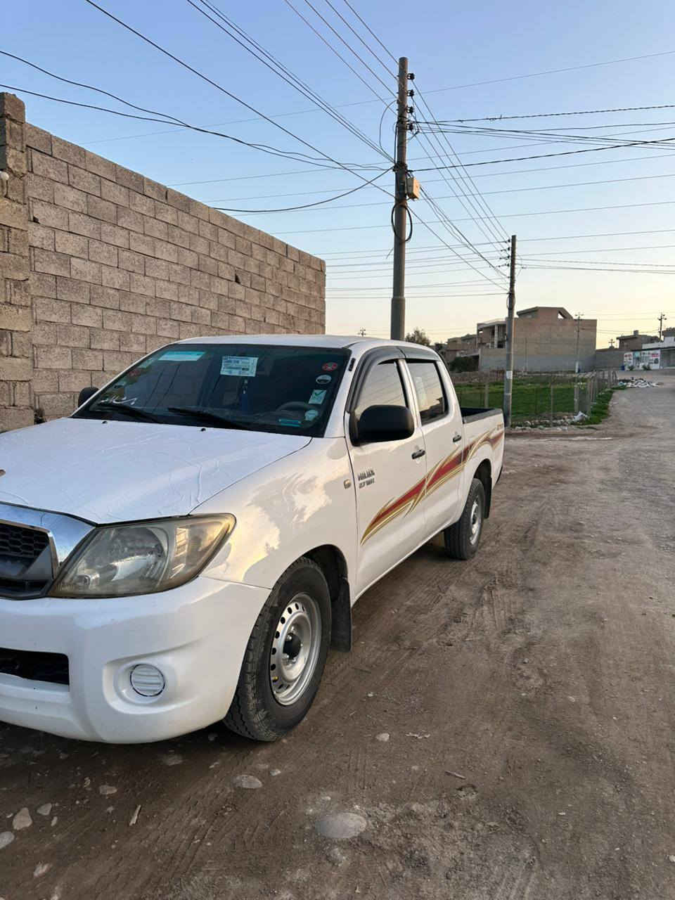 مەرزیە هایلوکس ٢٠١٠ 
گێر و مەکینەی بەشەرتە بن دەرگایەکی سبۆغە چەمپەکی بێشی لای سایەقی هەیە بێ شەنسی دوو قۆبیش لە سەقف جاکراوە ٢٩٠ رۆیشتووە سەنەوی دوو مانگی ماوە نرخ ١٢٩ وەرقە شوێن خەبات موبایل/ ***********
*********** أربيل, العراق
