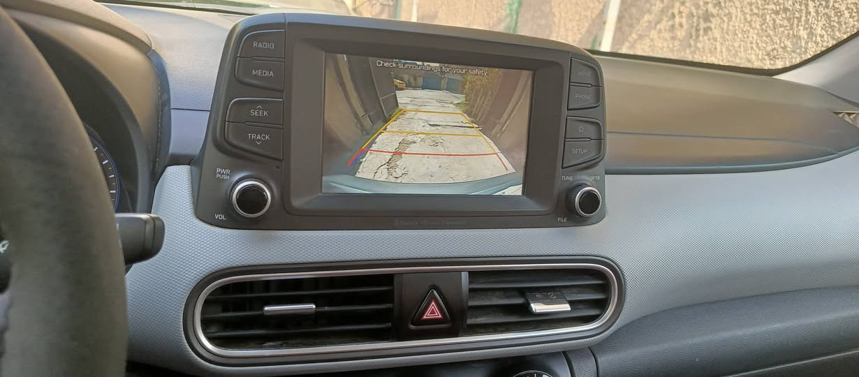 السلام عليكم 
هونداي كونا مكينة 2000 دوش 
ماشية 53 ألف حادثها خفيف موضح بالصور 
مكانها بغداد حي الخضراء-عطيفية 
*********** بغداد, العراق
