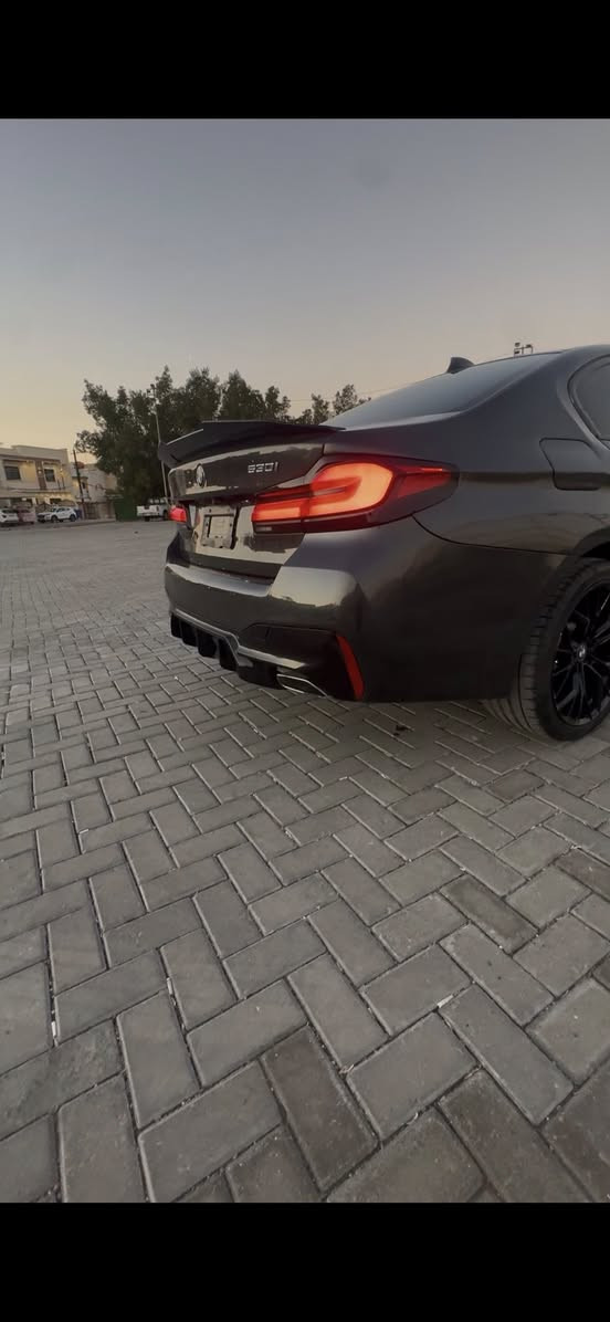 BMW 530i Mpackage
السلام عليكم bmw530i ام بكج داخل وخارج 

السياره فول مواصفات . 

🛑كراسي تدفئه تبريد

🛑نظام الايمائات 

🛑نقاط عمياء وتحديد مسار 

🛑 ابل كاربلي ونظام ملاحه متكامل 

🛑 اوامر صوتيه للتحكم مقطوره السياره 

🛑 ثيم متنوع مدفوع من الشركه للشاشه الداخليه

🛑 اربع انظمة قياده 

السياره معدله اكزوست على مود sport plus 

السياره جاهزه على اخر حبه مابيها مصرف دينار

السياره حادثها موضح بالصوره جاملغ خلفي ايمي فقط وبيها صبغ بابين وجاملغ خلفي الايمن والامامي الايمن . 

مكاني بغداد نفق الشرطه 

للتواصل 

***********
