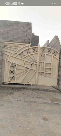 باب للبيع سعره ٣٧٥  عنوان بغداد 07714389640