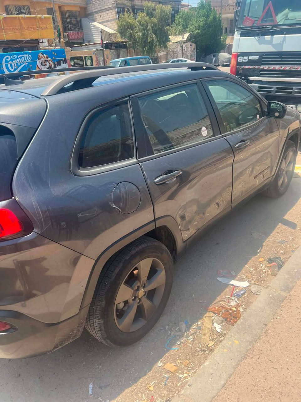 جيب شيروگي بزون موديل ٢٠١٧ فئة Latitude LUX سيارة فول مواصفات گير اوتماتيك وعادي تحكمات مقود حساسات كاميرا كشنات كهربائية مانع انزلاق رقم  دولي أربيل سنوية جديدة باسمي 
بانوراما  لون نفطي ضربة امامي البارد السياره 110$ وبيها مجال قليل 

رقم الهاتف ***********
