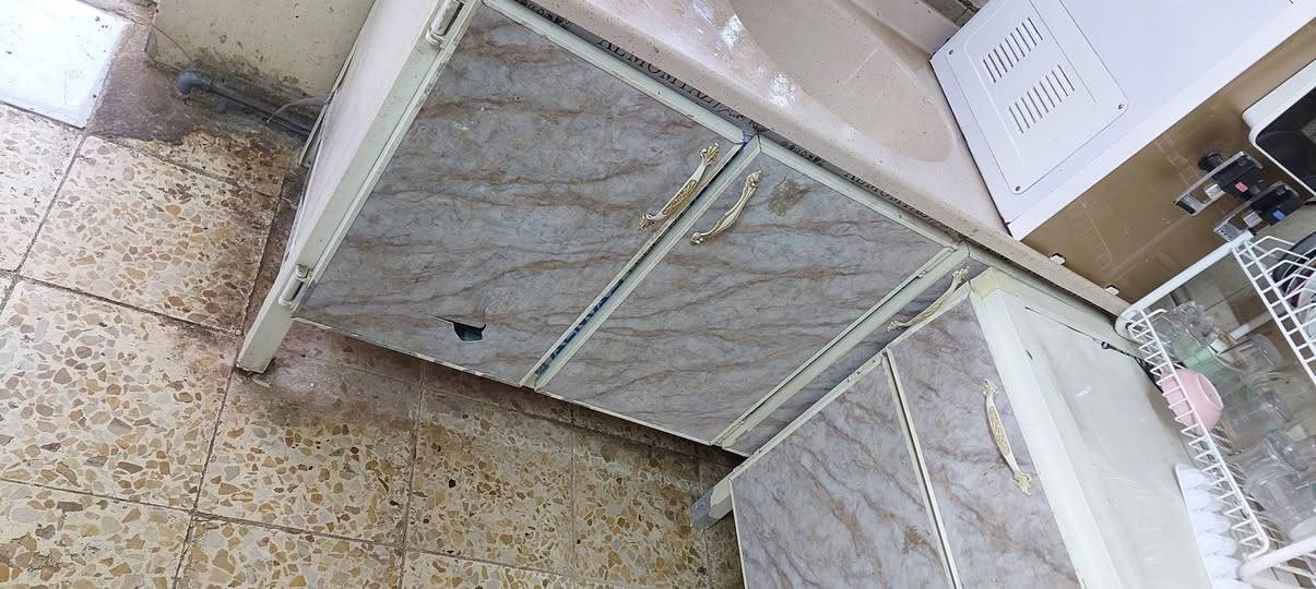 السلام عليكم
كاونتر للبيع مو كولش نضيف هاي كدامكم الصور 
مكاني بغداد الحسينيه 
***********
سعره 130 الف
