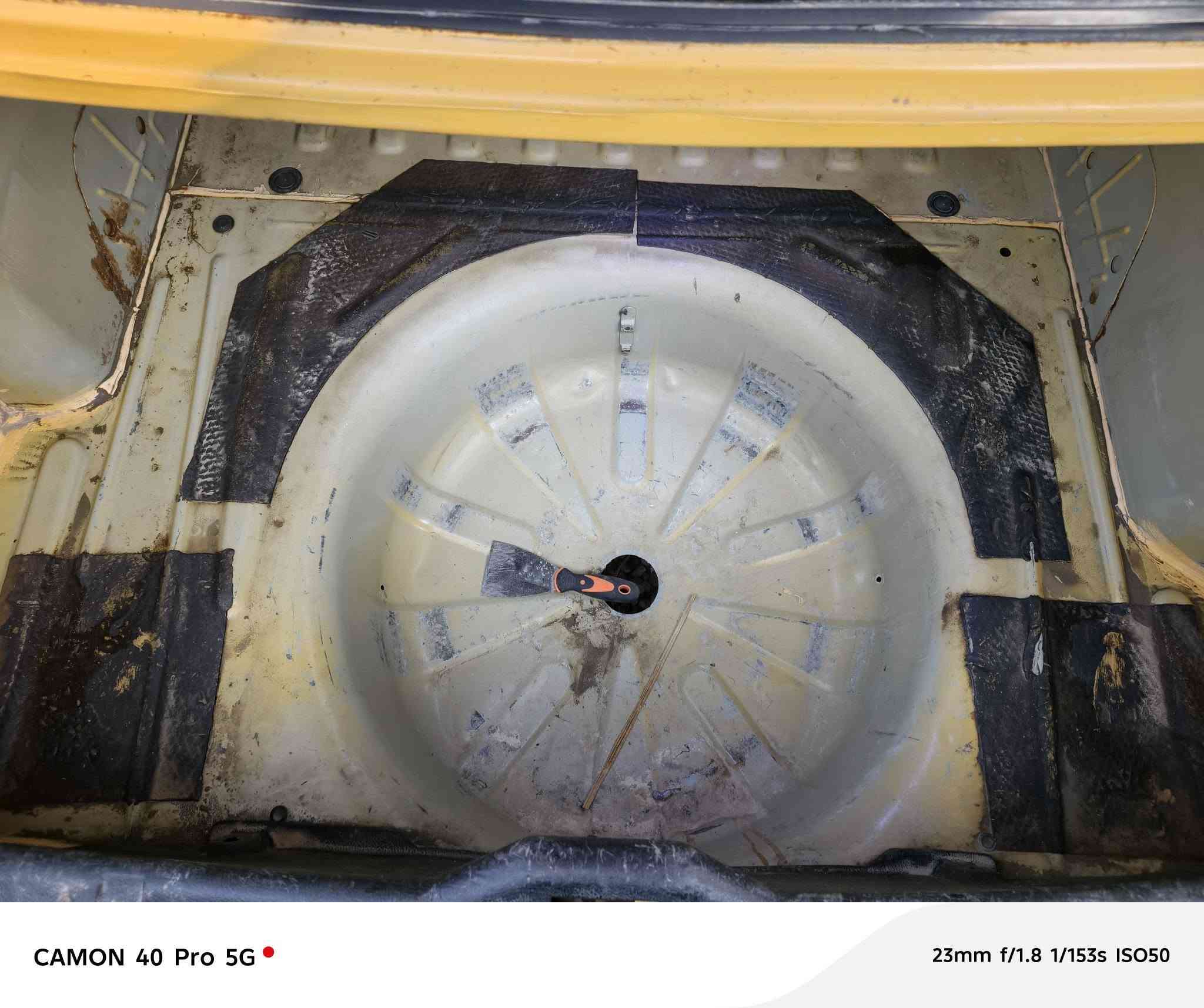 السلام عليكم سمند موديل 2012 سياره خير من الله هزه جديده رقم انكليزي مصفره هيئه ومرور تخم تاير حداديه خير من الله سياره معمره دوسات مالتها الروس مالتهن وبيها رشات صبغ بسيطه مكانها بغداد بسمايه مجمع الاحسان قرب قريه 10 السعر 35 وبيها مجال بسيط  ***********
