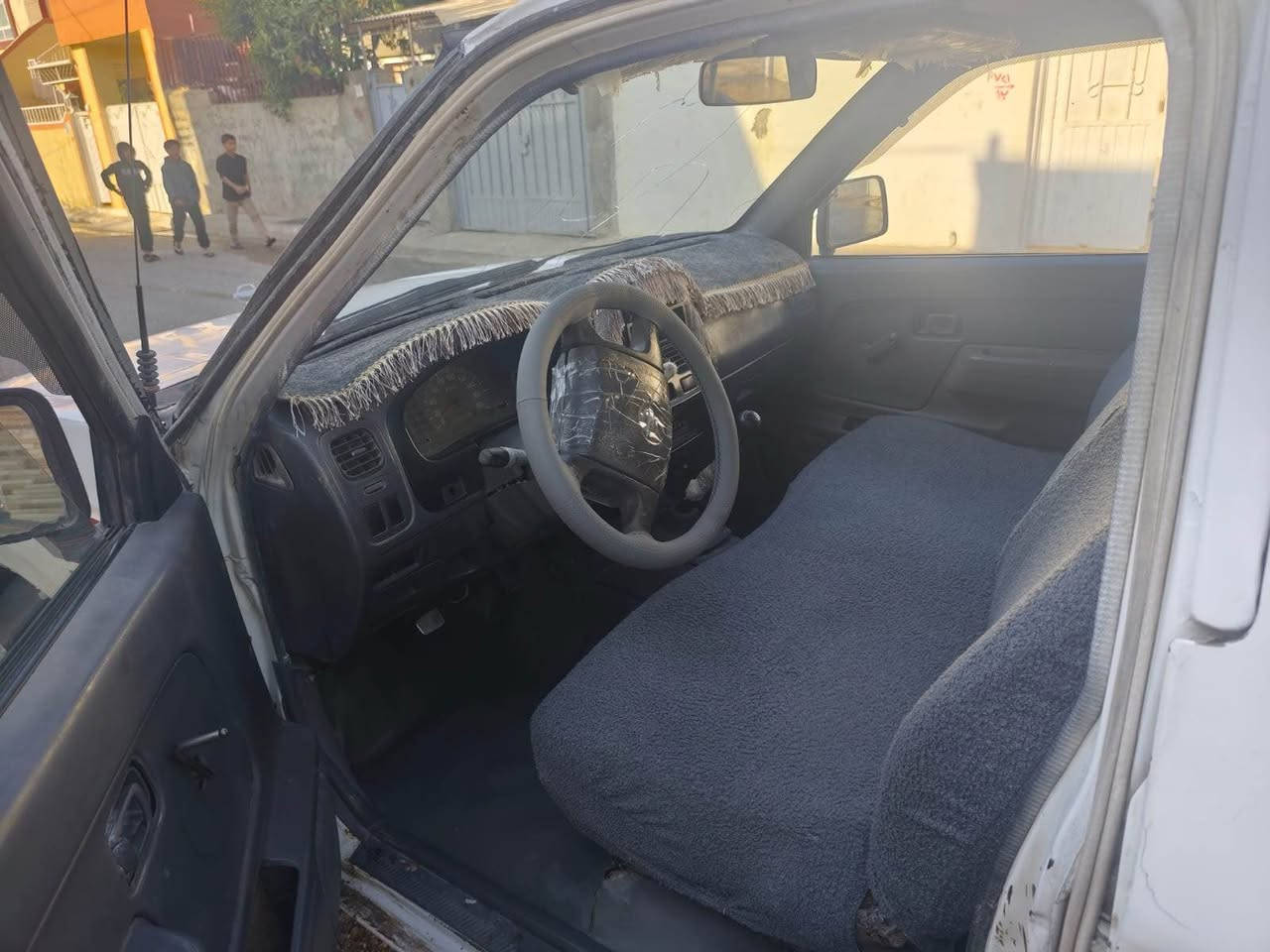 بەناوی خوای گەوورە 
نیسان ٢٠٠٢ 
سەیارەکە ساقە 
نە موسە نە بڕاوە
گێڕ و مەکینە بەشەرت
کامل پەمپە لەسەر ساغی
تەبریدە پاوەر نیە 
هەمو گیانی بەشەرت مەسروفی تیا نییە 
سعر (٤٣)
ژ.م***********
جوابی کۆمێنتو نامە نادەمەوە لەگەڵ ڕێزم حلبجة, السليمانية
