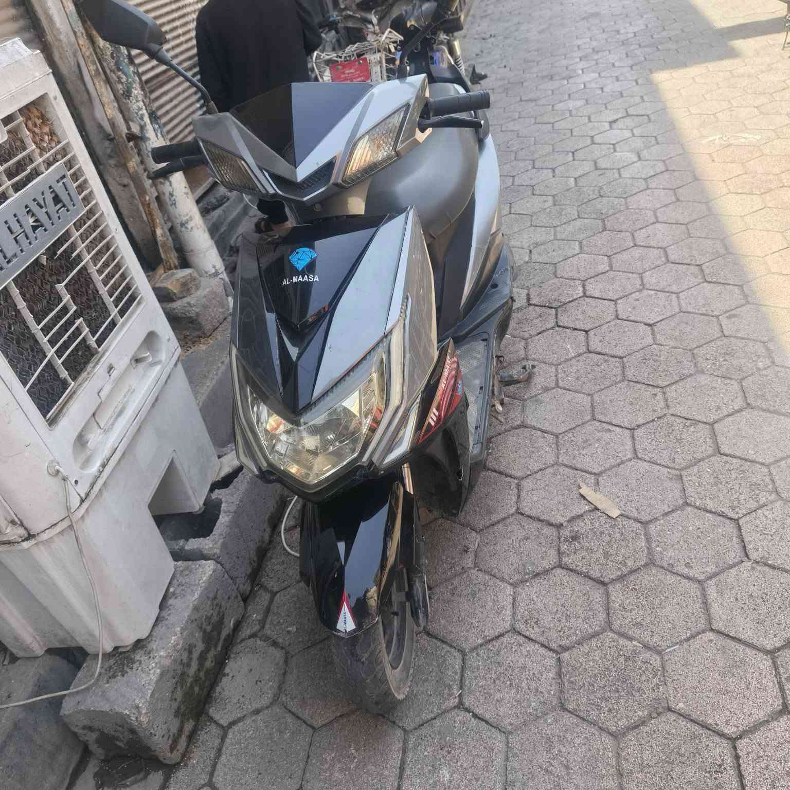 سلام عليكم دراجه شحن للبيع ست بطاريات عل فحص كهربائياته كلهه شغاله موديل 24 نضيف جدا سعر 325 الف مكاني رمادي رقم تليفون ***********
