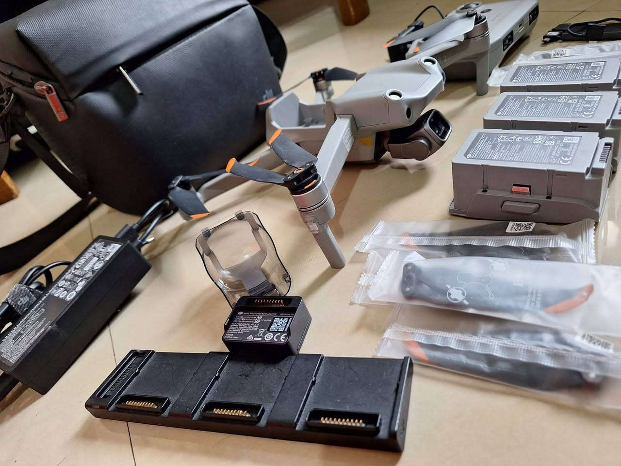 طيارة تصوير درون جديد بلجيس للبيع

اير تو اس كومبو 
DJI AIR 2s Combo

مواصفات معروفة فووول

تصوير 8K سنسور واحد انچ
مدى 12 كيلو ارتفاع 500
تتبع سيارات واشخاص
حساسات اصطدام من كل الجهات
مواصفات متخلص …..

ملحقات كاملة كومبو بطاريات وريش وعدسات وشاحنه ثلاثية وجنطة بغداد, العراق


**إذا كنت صاحب هذا الإعلان وتريد حذفه لأي سبب، رجاءا أرسل رسالة إلى الدعم الفني**