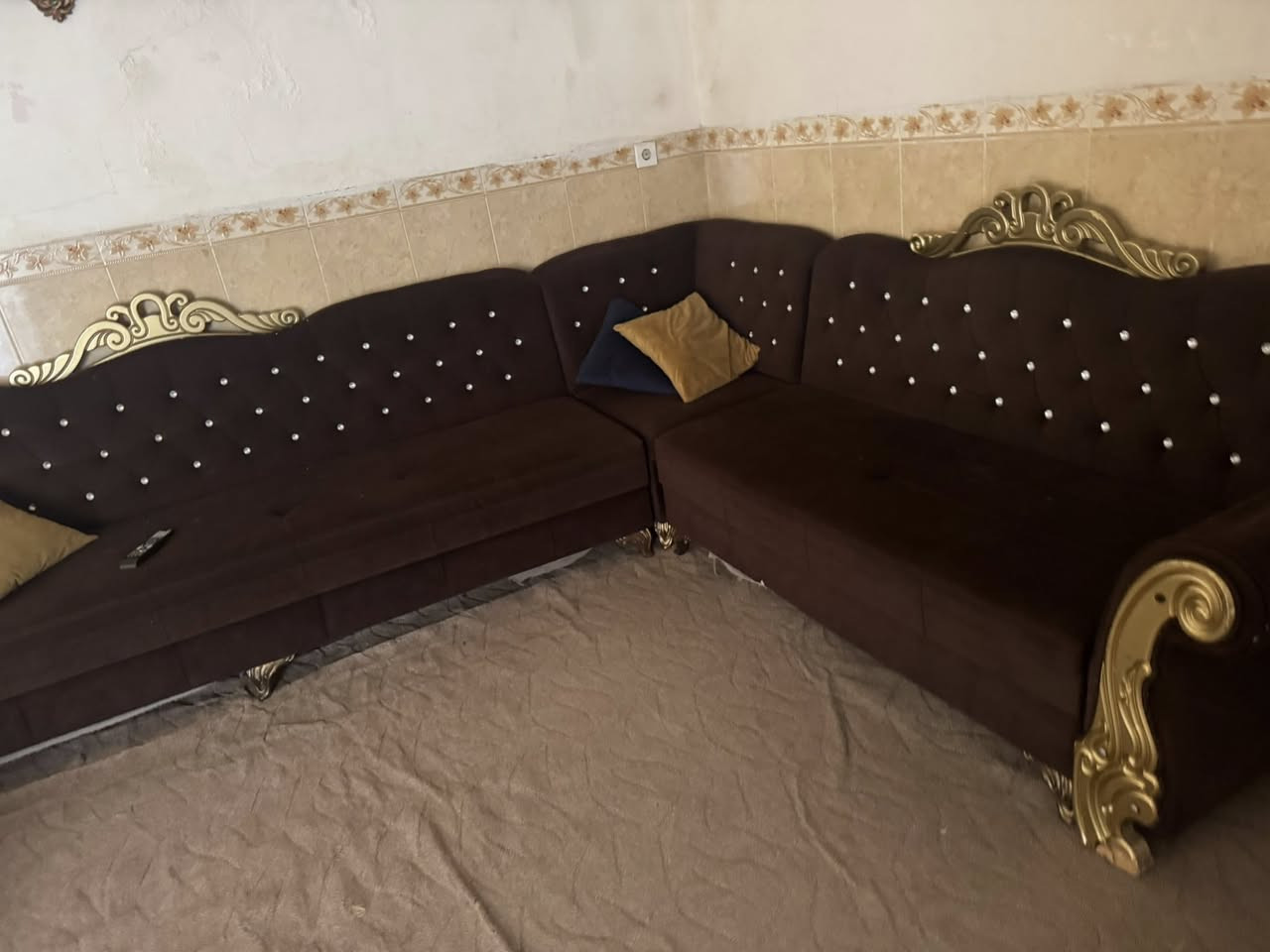 عندي هدول غراض للبيع. غرفت نوم ٥قطع ميز  مع ٦كراسي وقنافات حرف L


**إذا كنت صاحب هذا الإعلان وتريد حذفه لأي سبب، رجاءا أرسل رسالة إلى الدعم الفني**