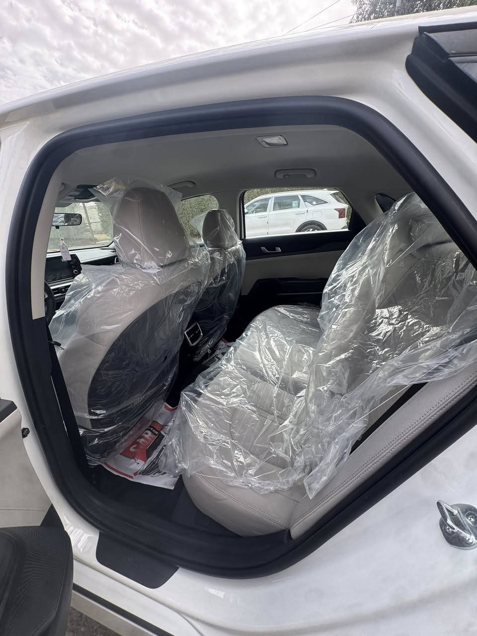 •• آڵسَـِْ̨̐ـِْڵٱمَ ؏ـلـِْ̨̐ـِْيّيّگمَ •• 
K5 موديل 2023 خليجي
ماشيه 8000 
مواصفات الدوليه
السياره اخت الزيرو نضيفه ومصروف عليها دهن تبديل الشركه جديد وبولش
اضافه مثلثات وسبويلر فابلون قماره ومقابض يدات لحيه خلفيه كلهم شغل شنايزر
بيها تكحيل بسيط كارت الجاملغ الخلفي عكس السايق
معروضه ب22 الف وبيها مجال 
مكانها اليرموك التواصل ***********
