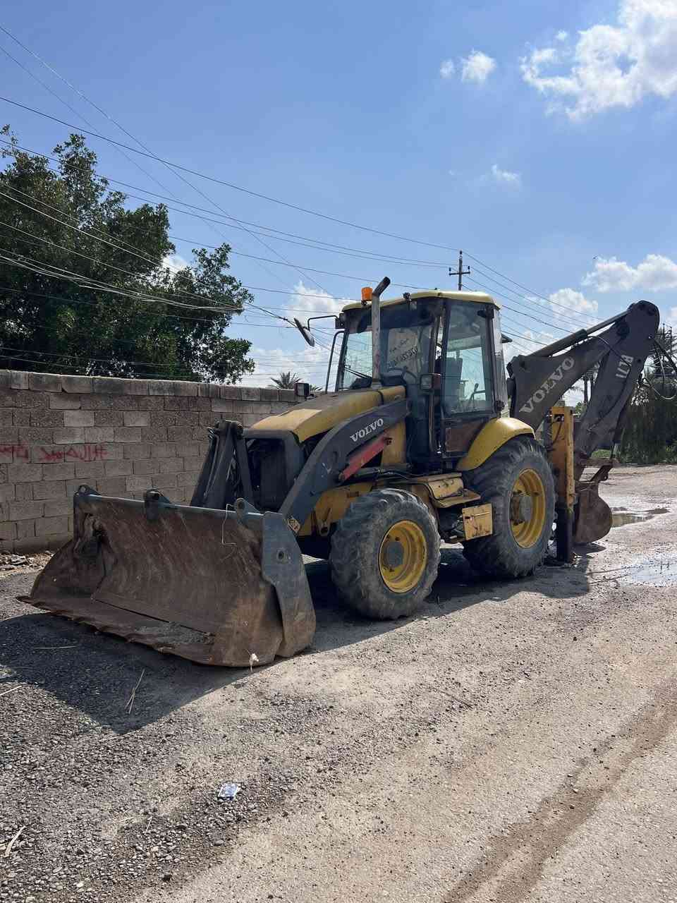 حفاره فالفو 2004 رقم اربيل للبيع
‭0773 065 1977‬
