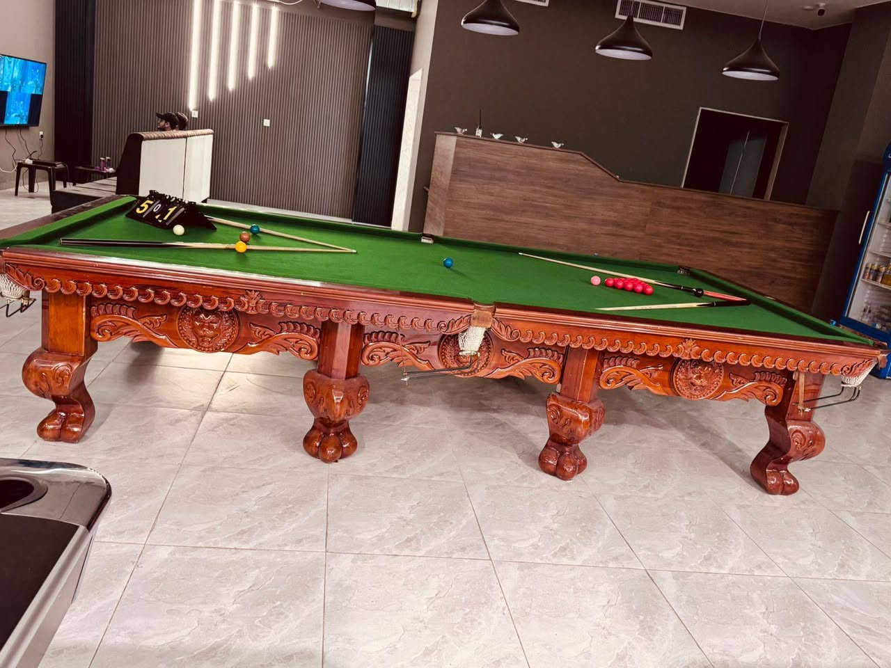 ​🎱 طاولة سنوكر مميزة للبيع (ماركة XINGPAI العالمية) 🎱
لعشاق التميز وأصحاب الصالات، متوفرة طاولة سنوكر فاخرة بحالة ممتازة وبسعر مناسب جداً.
​الماركة: Xingpai (星牌) - غنية عن التعريف بجودتها العالية ومتانتها.

​التصميم: خشب محفور بنقوش ملكية مميزة وأرجل قوية كلاسيكية.

​النظافة: بنسبة 80% (بحالة جيدة جداً وجاهزة للعب).
​4 كيوبات (عصي لعب) بحالة ممتازة.
​طقم كرات السنوكر الكاملة.
​عداد النقاط الخاص بالمسابقات.
​السعر: 25 ورقة (والسعر بيه مجال للشراي).

​الموقع: الموصل.

​📞 للاستفسار والتواصل:

​يرجى الاتصال مباشرة على الرقم التالي:

👉 ***********
