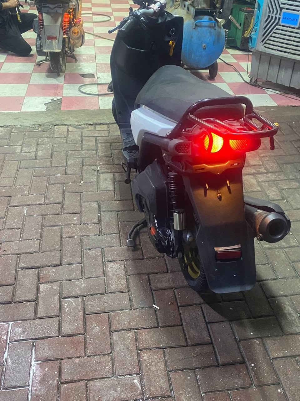 سلام عليكم دراجه جبلي ابيع واراوس جيتي ار نضيفه وهاي دراجه مكفوله من كلشي مكينه خير من الله  صالي ١٥يوم من نزلته رمبه*********** بغداد لحريه 🤍
