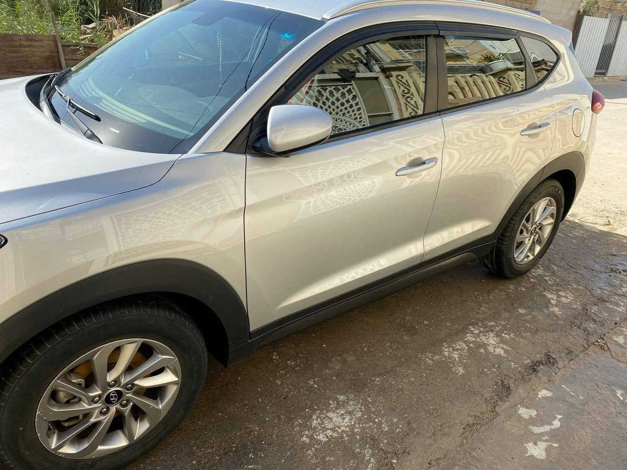 السلام عليكم اخواني الاعزاء
توسان 2016 للبيع فقط بدون مراوس 
وارد امريكي السياره بدون قطره صبغ 
حادثهه طخه بل بنيد وراجع نفسه اكرر بدون قطره صبغ حتى الدعاميات كفاله
جاهزه من جميع النواحي 
ايرباك دركه فقط 
صور الحادث بل منشور 
كير محرك كفاله 
السياره جديده بمعنى الكلمة 
ماشيه 53 الف mi 
محرك 2000 
 تبريد ثلج 
شاشه وسط كامرة دواره 
لايت زنون اصلي 
لد بلادي 
دوشه جديده 
تراي زيرو 
صدر امامي خلفي بحاله ممتازه 
اكرر السياره ماشيه 53 الف حقيق 
السياره جديده 
رقمهه بغداد وبسمي 
هزه جديده 
ورقم جديد الانكليزي 
السعر المطلوب 154 وبيهه مجال
الاستفسار الاتصال على ***********
***********
