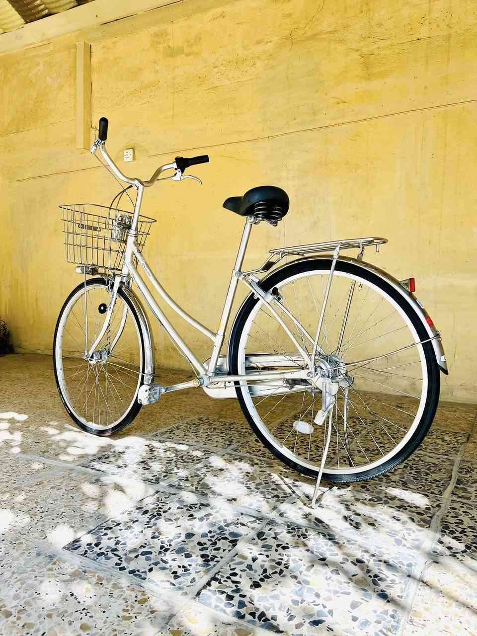 السلام عليكم 
بايسكل بناتي ياباني حجم 27 ، لون سلفر مميز،
گير داخلي 3 نمر وحساس امامي ثلجي
قفل خلفي برجستون 🔐
ويل فافون برجستون أصلي ضد الزنجار
البايسكل كامل من كلشي وكلش نظيف 
وضع حاوية وغير مستخدم ..
للتواصل عالخاص وهذا رقمي بي واتساب
***********
مكاني المدائن سلمان باك قرب مجمع بسماية
