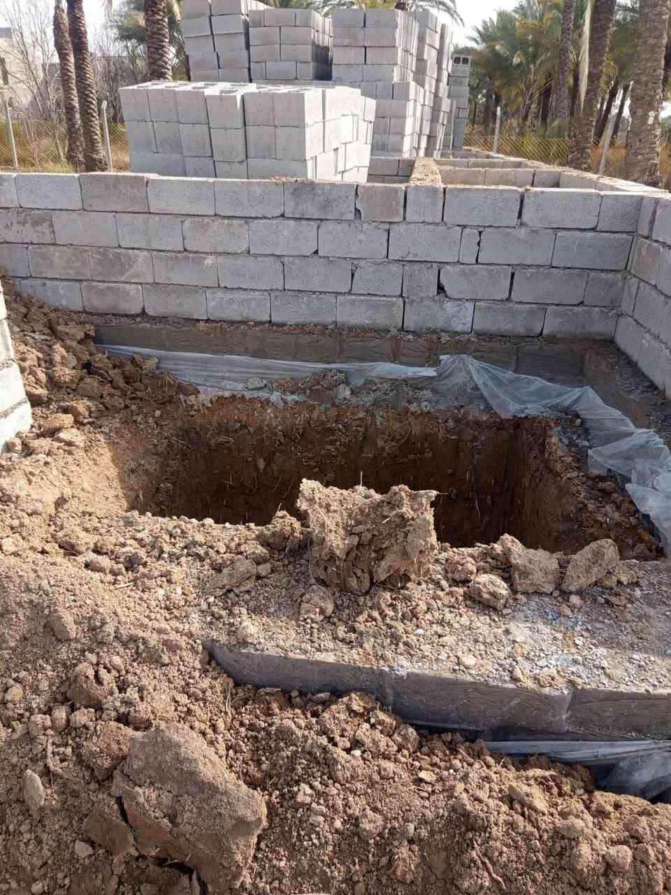 بسعر٣٥ مليون فقط 
سعر جداً مناسب بالنسبه لاسعار المنطقه 
قطعة ارض المساحة ١٠٠ متر طابو زراعي سند ٢٥
شارع بعرض ١٥ متر متوفره كافة الخدمات 
ماء كهرباء تبليط سكن 
مشيد عليها بتلو كما موضح بالصور 
( تستلم بناء لحد السقف مواد البناء جاهزه )
📍الموقع : مجاور جامعة بلاد الرافدين 
شارع حداده بلاحدود
للتواصل : *********** 📞
