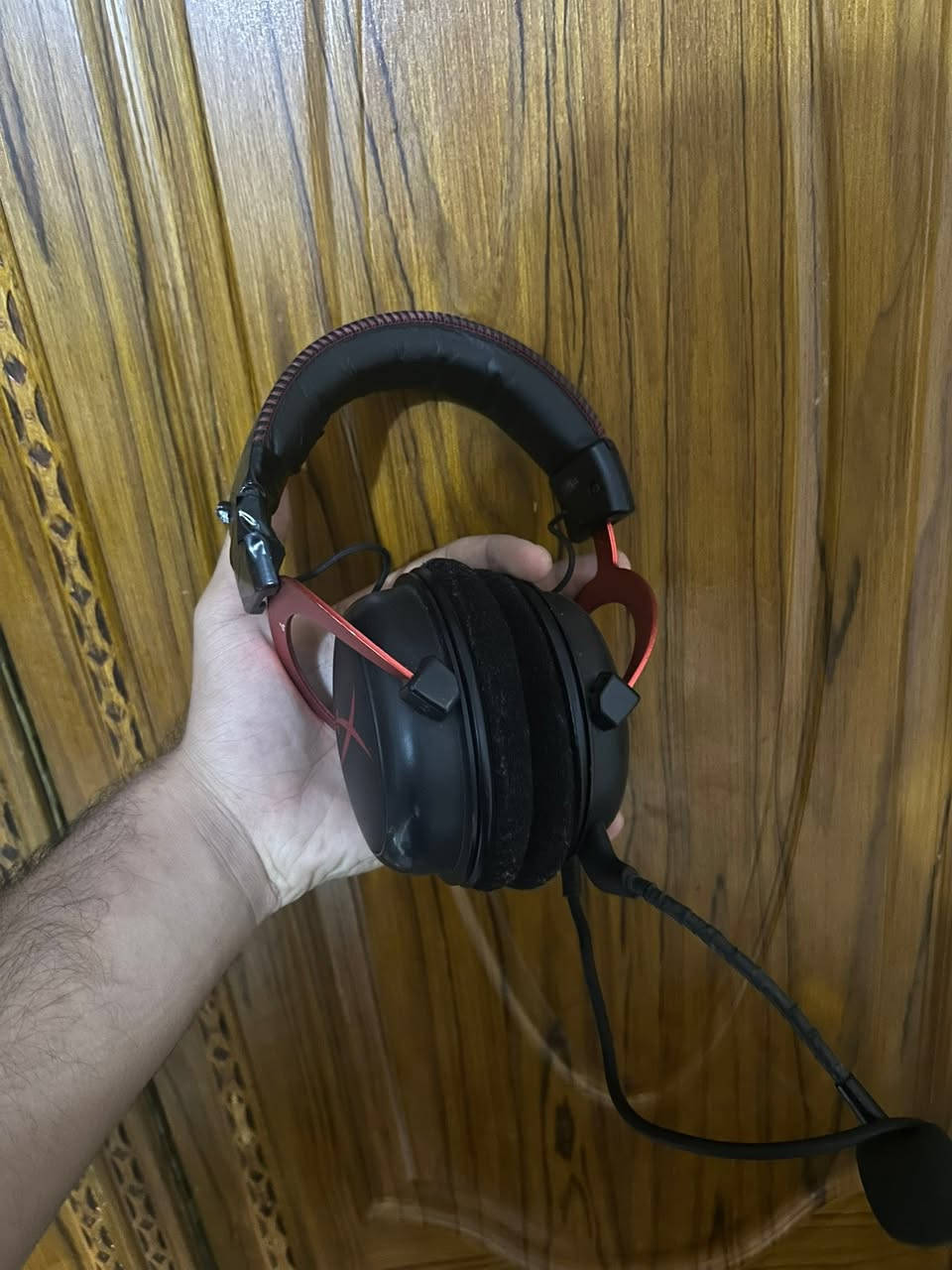 سماعه هايبر x كلاود 2 سماعه غنيه عن التعريف بيها كسر ومتيبه يعني مماثر ابد سماعه عزل وصوت خورافيات قيم بلي يرضي الله وتعال خاص او واتساب *********** وياها كارتون وباقي الملحقات
