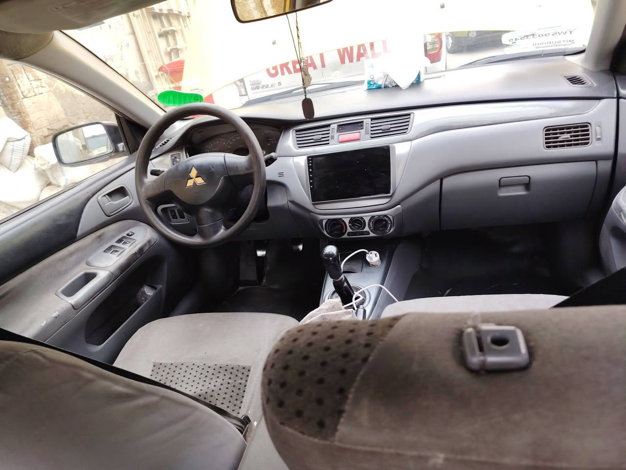 السلام عليكم ورحمة الله وبركاته عندي لانسر اجره موديل موديل 2010   جاهزه كير محرك تبريد شايلين الكتف كامل تدفئه كامله. تخم تاير جديد. نضافه. ٨٠ بل ميه بيهه جاملغ امامي بارد جهه السايق والدواير الخلفيه مصلحات. اعتقد الانسر كلهه هيجي. رقم انكليزي الجديد. بعدني مامحولهه. هيه اعتقد شهرين انته تاخذ صافي. هيه ومرور. دبلات خلفيه جدد كهربائياتهه جطل واحد مابيهن. كامله للاخير. راعيهه عنده وكاله حق التحويل والبصمه من ابوه. جاهزه ويريد تحويل ثاني يوم. مكان السياره بغداد حي اور. *********** وخادم الكم
