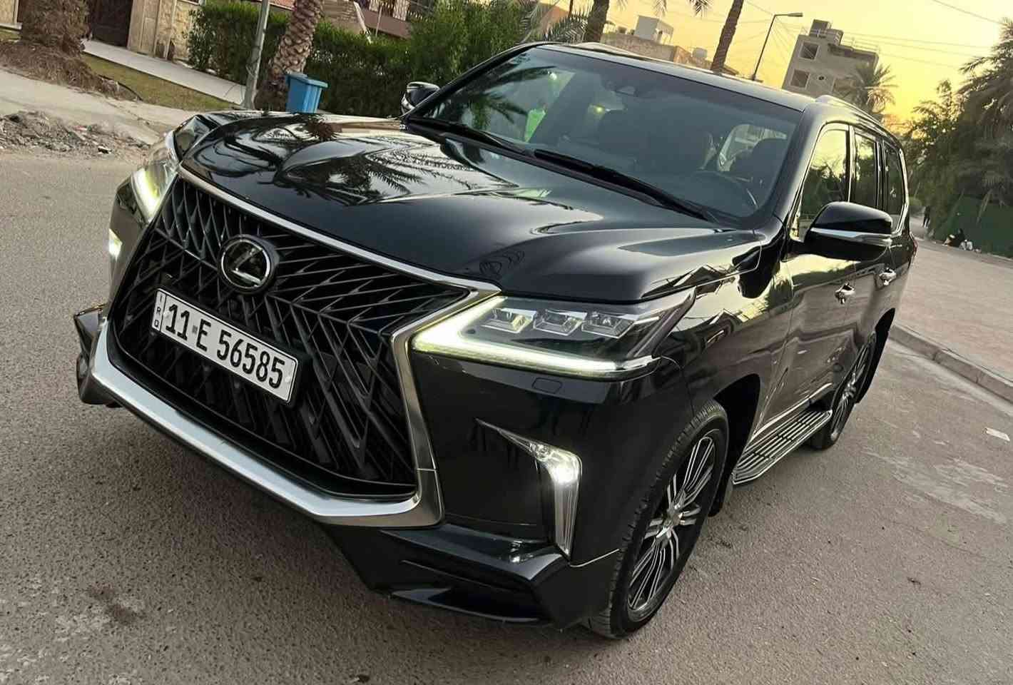 السلام عليكم مكلف بالنشر لكزز 2018 LX  S  570
العداد:38 km حقيقي  
 المحرك: 8 سلندر / 5700 CC
 المواصفات:
• جكات هيدروليك متطورة
• بصمة تشغيل + بصمات أبواب
• تشغيل عن بعد
• 5 كامرات + رادارات أمامية / خلفية / جانبية
• كشنات جلد أصلي كهربائية (ذاكرة ميموري + تبريد + تدفئة)
• شاشات خلفية للركاب
• ثلاجة وسطية
• صندوق  كهرباء خلفي
• فور ويل (دفع رباعي)
• سلايت (فتحة سقف)
• لايتات زينون أسود + يَدات نيكل
• تغليف حماية PPF كامل يم ViP ضمان 10سنوات 
•ثلاث شاشات اصلية بلاد مع الموس الأصلي 
• نظام حساسات أمامية وخلفية
• باقي مواصفات S المعروفة 
 الحالة:
• مكفولة كفالة عامة من البارد والصبغ 
• كير، مكينة، كهربائيات، وحدادية كلهن بشرط 
رقم صاحب سيارة
 ***********
