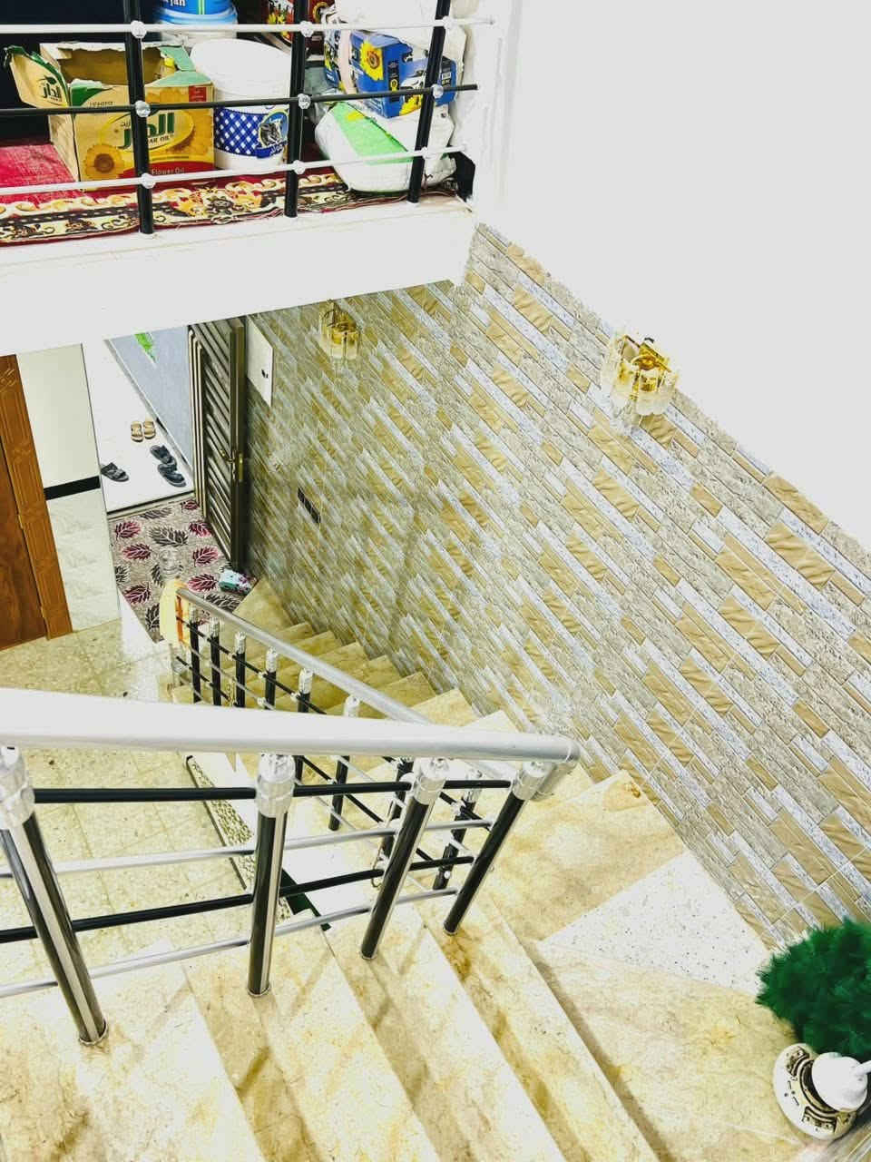 يا الله  بيت  البيع    🏡   100 متر
طابق  ونص
النداء  منطقة  52
 شارع المجمعات   عامود  54   البيت 
    شغل درجة اولى  شارع البيت   10 🛣 متر  مفتوح علا شارع   60  🛣 البيت  غرفتين 🛌 صاله عدد  2 مطبخ وستغبال وصحيات داخليه وخارجيه
السعر نتصل وتدلل ويوجد واتساب
ابو حسن     📲
***********
