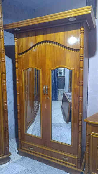 غرفه تسكام صاج داخل وخارج ام السته طابقين ظهر جرجوبه نظيفة مثل مموضح سقف وقاعده بلوك السعر مليوم وربع وبيه مجال مكاني محاويل للاتصال ع الرقم ***********
