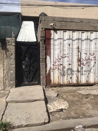 بيت للإيجار طابق ثاني مساحه 150 م2 تحتوي غرفتين وصالة وحولي مع الخدمات...