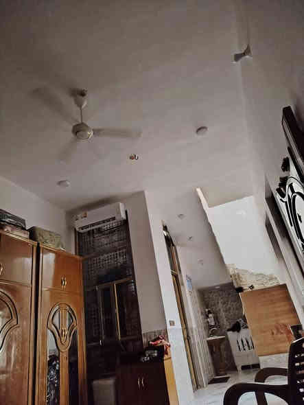 سلام عليكم
دار للبيع طابو زراعي سند 25 
100 متر مربع 10×10 طابقين بناء حديث سنة2023
تتوفر كافة الخدمات ماء كهرباء مجاري 
العنوان : شارع 80 جهة كربلاء خلف محطة اضواء بابل باب الخروج أول فرع على ايدك اليمنه 
فرع المحولة 
للاستفسار : ***********
