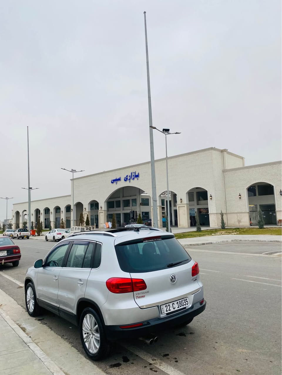 تیگوان ٢٠١٧ 
١٢٥٠٠٠ کیلومتر ڕۆشتووە
فول مواسەفاتە
بانۆرامە
کوشن جلد هیتەر کارەبایی
بەسمە - برێک بەسمە
کامیرا 
کەشن خەزن
گێڕ تۆماتیک سبورت عادي 
دەبڵ ئەکسل.                  دوو بارچە بۆیاخ بێ. داخلی 
کەمەک ساردی هەیە
ژمارةي موبايل*********** أربيل, العراق
