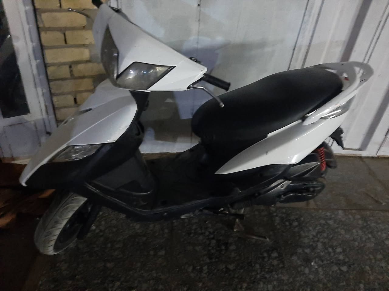 سلام عليكم دراجه ثعلب شغاله سلف هندر كهربايات شغاله الدراجة خير من الله مكان الدراجة حي العامل رقم *********** مراوس او قيم سعره بل يرضي الله وتدلل
