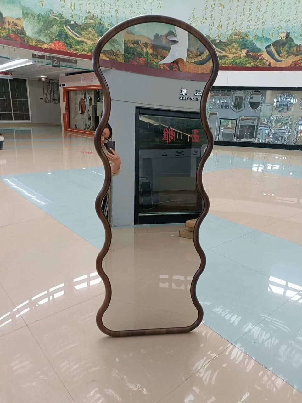 مرايا ديكور اشكال مختلفة بتصميم عصري وجميل وباسعار مناسبة 
الكمية محدودة 
للتواصل ***********
***********
