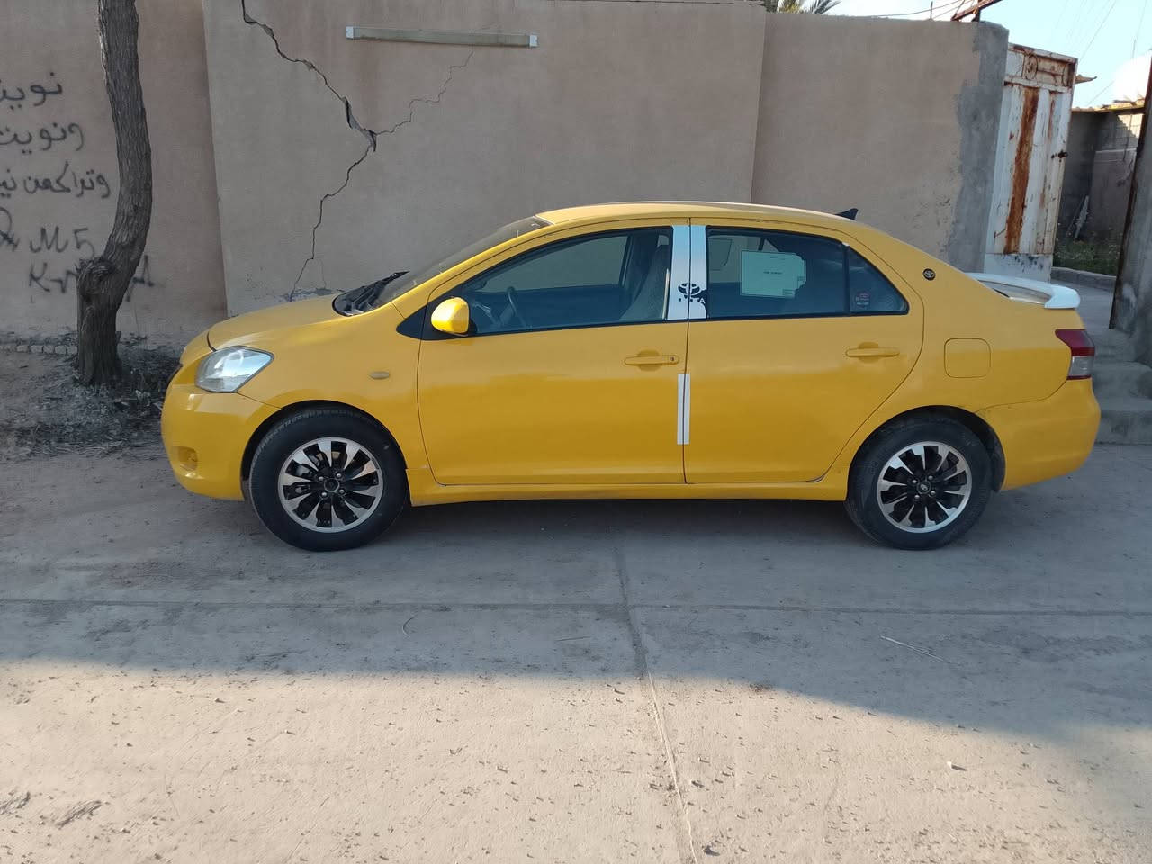 السلام عليكم اخوان تويوتا يارس موديل ٢٠٠٧خليجي بأسمي رقم بغداد تحويل  تدفئة تبريد شغال ثاني يوم مكاني بغداد جسر ديالى القديم أو اليرموك السعر ٦٨بيها مجال بسيط سيارة خير من الله نواقصاها مقعد الاكشن الخلفي مكسور وإذان محرك فقط رقم تلفون *********** متواجد واتس اب
