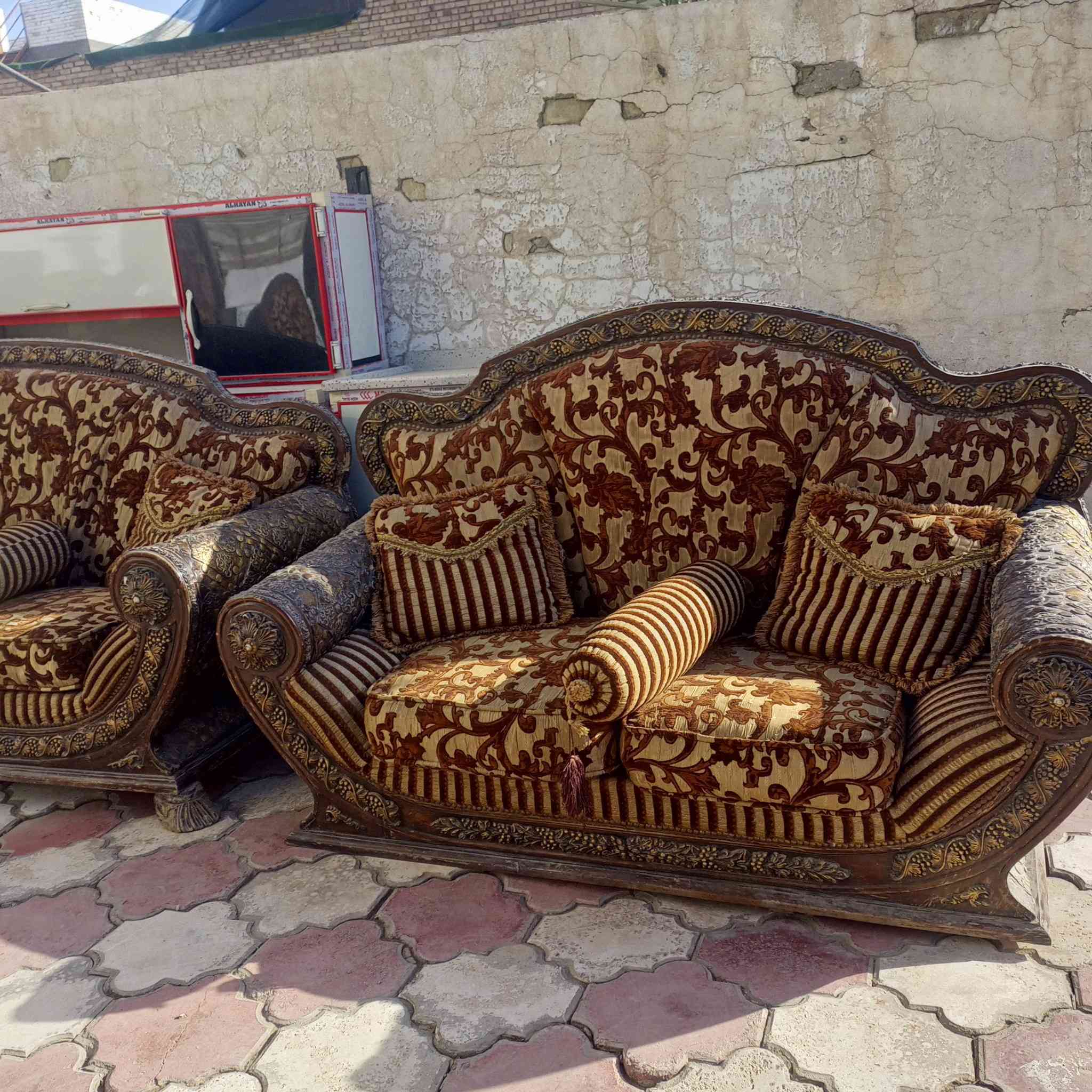 تخم ملكي مستعمل نظيف ٩ مقاعد+ ٣ طبله السعر ١٩٠ ألف بابل الحمزه الغربي حي الدولار قرب عماره دكتور ناجي أتصال ***********
