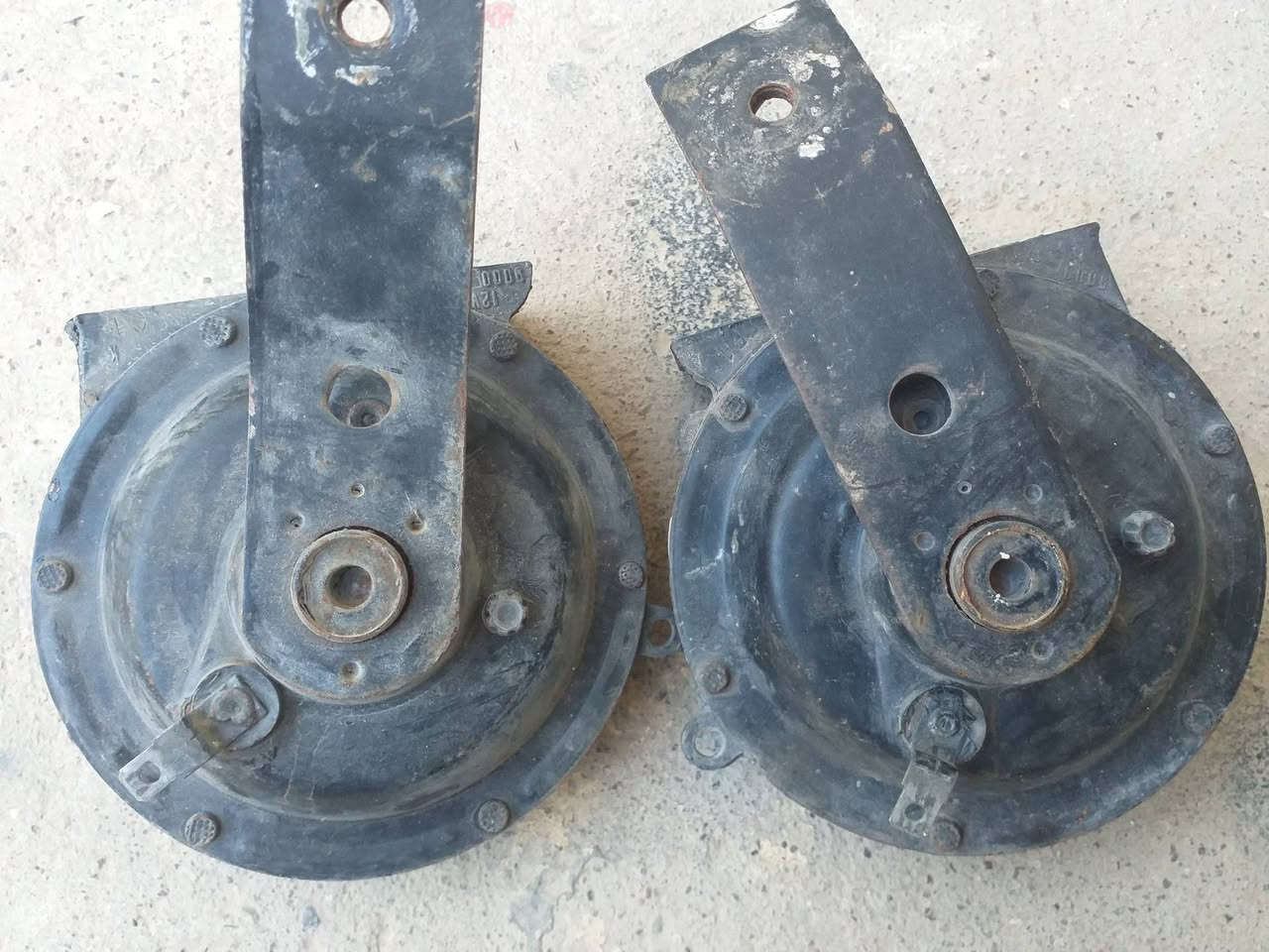 هورنات اولزموبيل اصلي مابي تصليح تجي اتشوف دك بيهن تقتنع ١٠٠الف بيها مجال ***********
