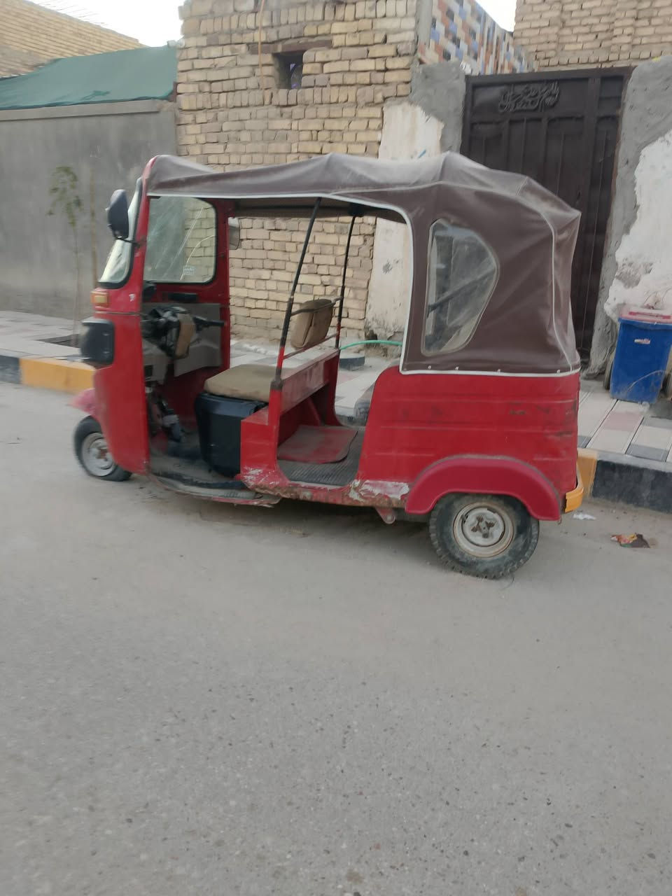 تكتك للبيع موديل ١٧رقم وسنويه 
عوزه بوشه وبستم وكزوز وبك لايت 
وبخدمة الشراي سعر ب3وبيه مجال 
*********** مكاني سوق الشيوخ حي العسكري
