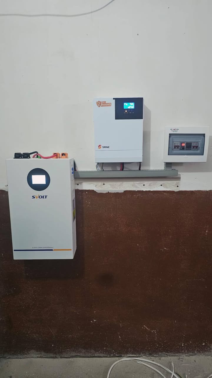 تم تنصيب منظومة طاقة شمسية بواقع 6 امبير نهاري 4 امبير ليلي في قضاء بيجي من قبل شركة كولدن بور للطاقة الشمسية فرع-ناحية الرياض  .
متوفر نظام نقد+اقساط شهري.
للاستفسار:
***********
