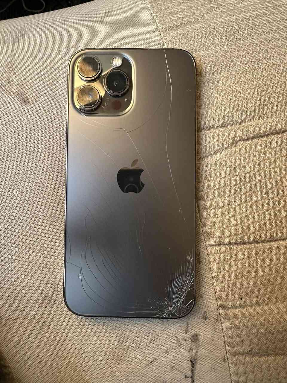 السلام عليكم ايفون 13برو ماكس للبيع
جهاز نضيف الله يشهد تجي تشوف بعينك 

ذاكرته 512 يدورن ذاكرة هذا يفيدك جهاز 

بطارية 76ميصرف شحن 

جهاز امبدل فقط شاشه واحسن نوعيه شاده 
وضهر مثل ماموضح بلصوره 
فيس ايدي شغال ولباقي كله شغال  

سعره جهاز 500وبي مجال 
مكاني بغداد 
رقم الهاتف ***********
