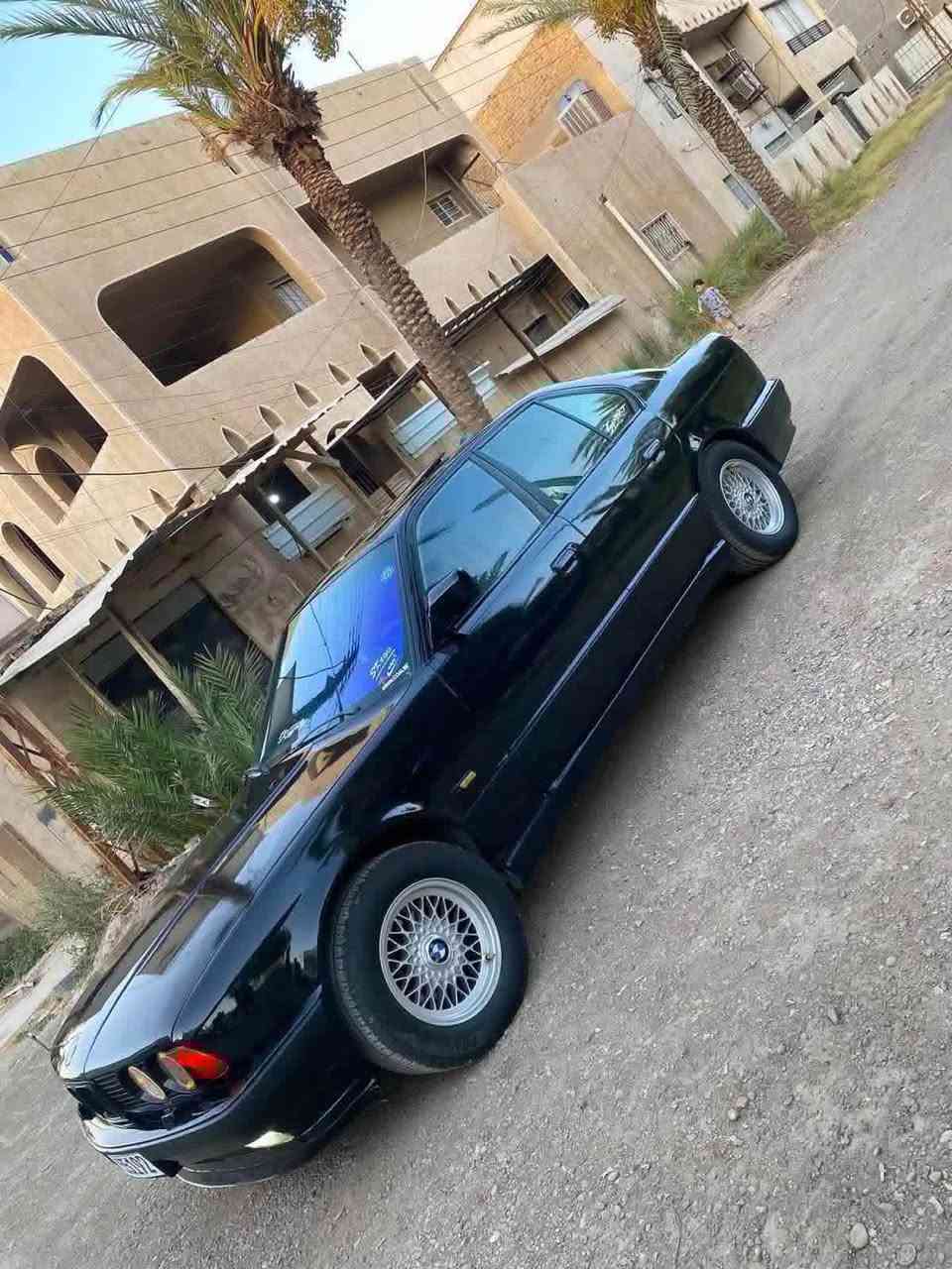 السعر ٤٨ وبيها مجال 
سلام عليكم bmw 525 مفتوح موديل 1991 للبيع سياره نضيفه كلش كير مكينه مكفولات 
كهربائيات كلها مكفوله 
سياره نقصها بس تبريد 
باتري جديد تخم وياله خليه جديد وتايرات تخم جديد 
سياره صدر امامي خلفي جديد
سياره صارف عليها كلش هواي وفلوسها بيهاا 
وشرط تحويل ثاني يوم
مكانها بغداد حي الخضراء 
رقم الهاتف : ***********
