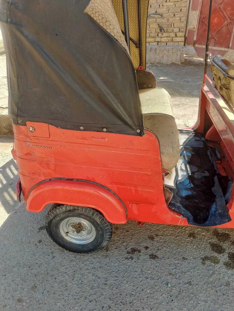 السلام عليكم تكتك للبيع 2017اوراقهه كامله مع الوصل فقط الورقه الصفره ماكو تكتك مصبوغ بيهه لغود معمره خياساتهه جادر تعبان السعر 2,500بيها مجال حك الجميع
***********
