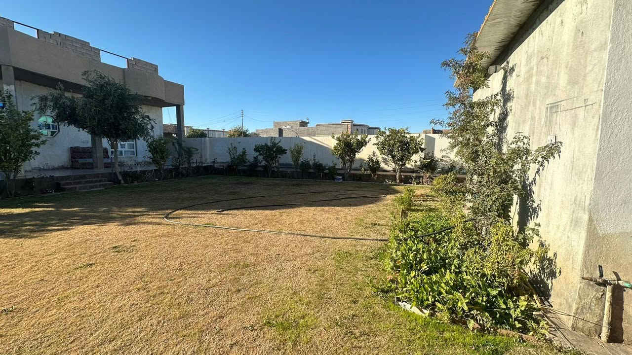 السلام عليكم
مكلف بالنشر بيت للبيع 
مساحة الأرض ١٢٥٠ يعني نص دونم 
المكان البذياب جزيرة الرمادي قرب مدرسة التعاون 
للاستفسار 📞 ***********
