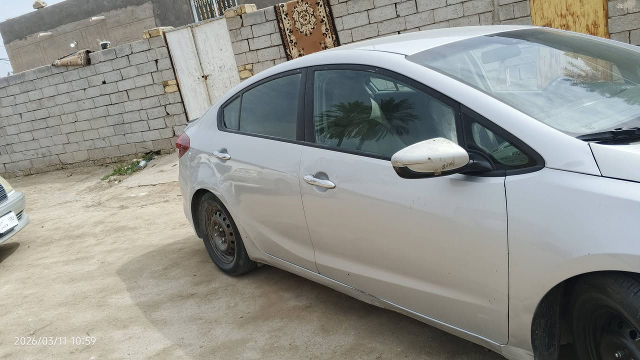 السلام عليكم كيا فورتي 2017 
محرك 2000 دوش 
ضربتة چاملغ وبنيد وصبغ في الچاملغ والباب الخلفي جهة السايق
السعر 110

***********
