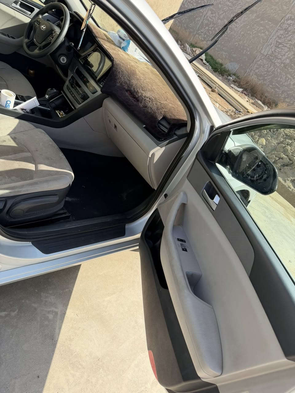 السلام سوناتا ٢٠١٧ أمريكي ضررها من أمريكي كلين بدون حادث بس بالعراق صار بيها ٣ قطع وسونار موضح بالصور باب وجامرلغ وبنيد كلير للجماليه سياره جاهزه من كلشي 
صدر جديد قبل شهر فتحته امامي خلفي جديد 
باتري جديد 
ادامه عامه بلكات نوزلات مجاول جديد 
تبريد ثلج 
تدفئه شغاله 
تخم مازادت وبك لايتات جدد 
جاهزه كامله مابيها اي نقص 
رقم ديالى تحويل ثاني يوم 
السعر ١٠٧ وبيها مجال 
للاتصال *********** 
مكاني بغداد الغزاليه الهياكل شارع ٦٠ 
            أو ديالى جديدة الشط
