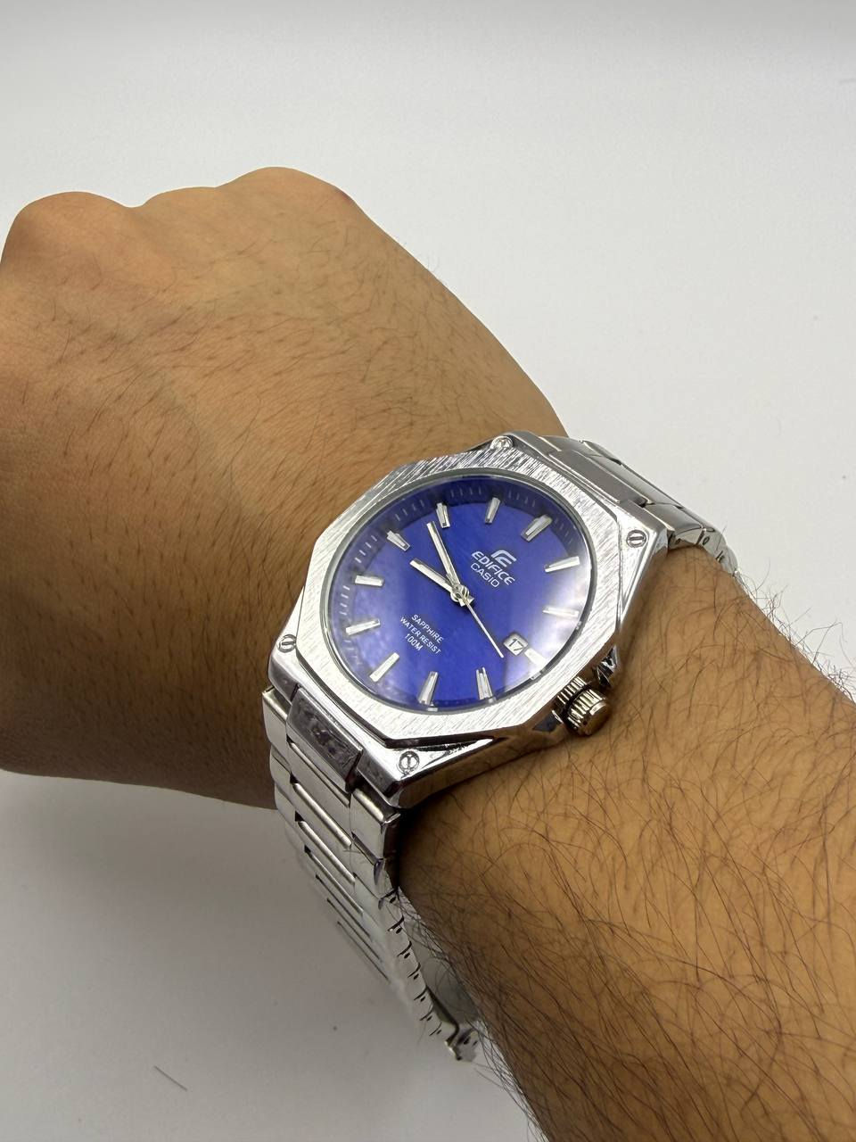 🔥 ساعة رجالية أنيقة – EAGLE Royal Blue 🔥
⌚ تصميم فخم وعصري
💎 هيكل ستانلس ستيل قوي
🔵 مينا أزرق أنيق يلفت النظر
👌 مناسبة للدوام، الطلعات، والهدايا
💰 السعر: 30 ألف فقط
🚚 توصيل مجاني داخل الصويرة 
📦 اخر قطعة
📩 للحجز والاستفسار خاص


**إذا كنت صاحب هذا الإعلان وتريد حذفه لأي سبب، رجاءا أرسل رسالة إلى الدعم الفني**
