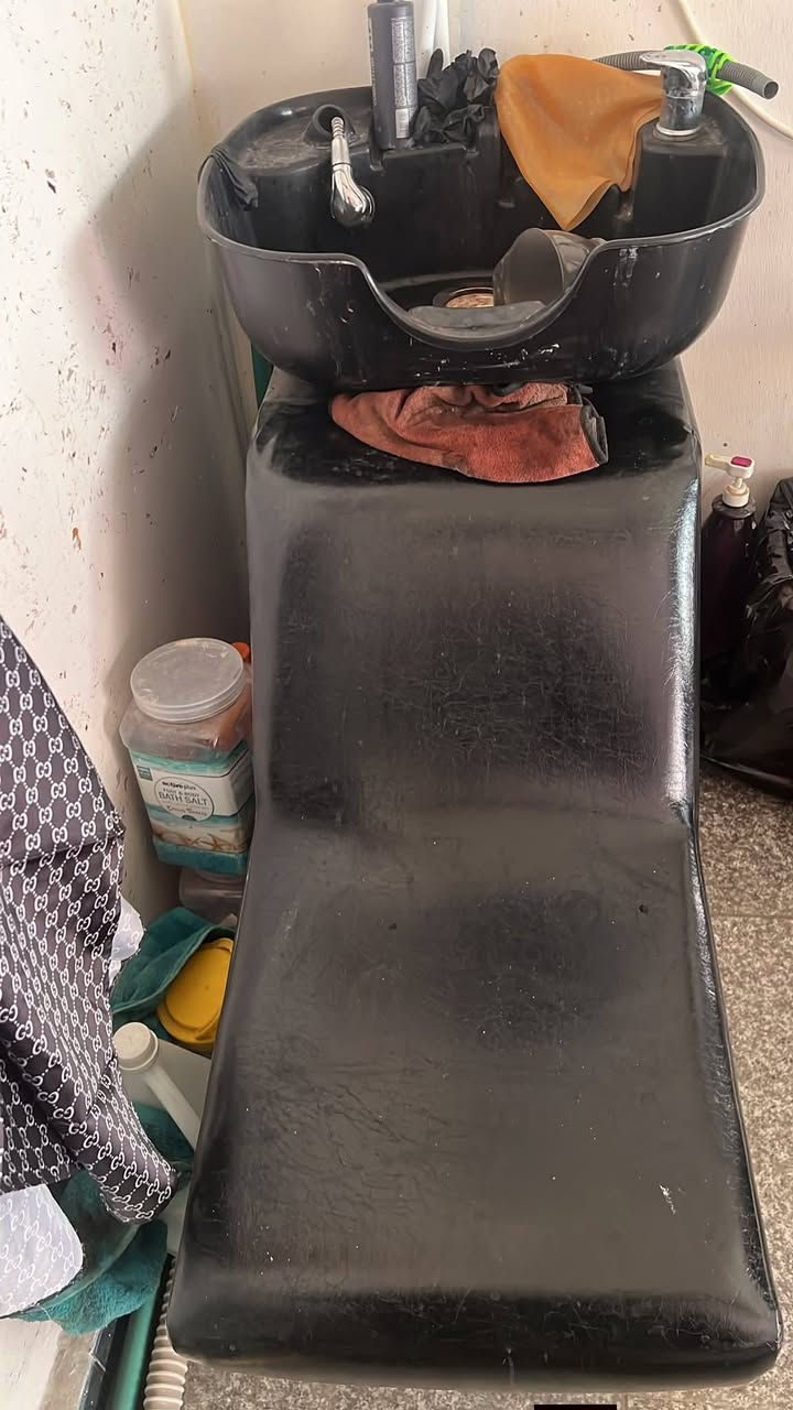 غراض حلاقه للبيع بسعر مناسب جدا
موضحات بل صور الاستفسار خاص كلشي موجود ماعدا الكراسي مال حلاقه رقمي ***********
