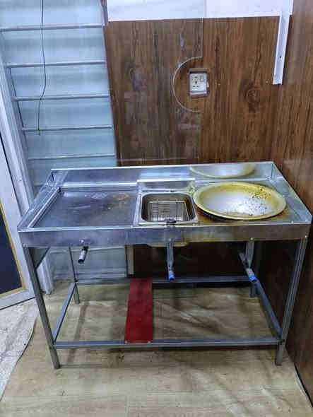 البيع مستعمل 15يوم مكان حي جهاد سعر 350وبها مجال***********
