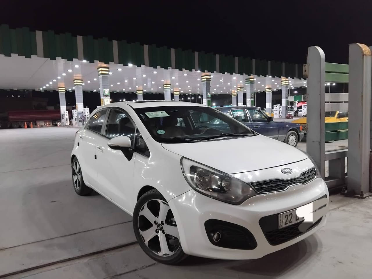 السلام عليكم للبيع كيا ريو خليجي اجباك موديل 13 السياره جديده خير من الله محرك 1600 قطرتين كير تبريد تدفئة صدر امامي وخلفي جديد تخم تاير ويل كب اكروم داخلها مشمشي غرفتها جديده رقم أربيل أنكليزي تحويل ثاني يوم السياره جاهزه نضيفه جدآ احله من الصور للإستفسار *********** مكان بغداد الرصافه
