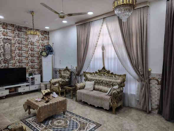 السلام عليكم
للبيع بيت ١٥٠م طابو سند ٢٥ تحويل الكوت الجديده شارع القوس وجه شارع بغداد قرب مدرسة الأبرار الأهلية شارع ١٠م مي وكهرباء كله جديد
استقبال وصالة ومطبخ وغرفة نوم نظام سويت
وصحيات خارجية وطرمه... وبيه درج خارجي نظام مشتمل
وبيه بالركن محل 
بناء حديث درجة أولى على أيدي يباع مع الأثاث او بدون
للإستفسار ***********
