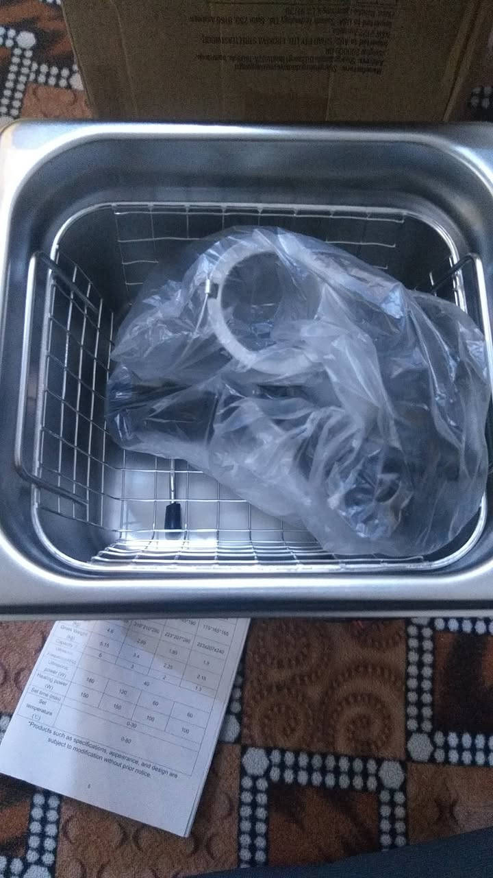 جهاز تنظيف ألتراسونيك (Ultrasonic Cleaner) من شركة VEVOR العالمية 💎✨
​جديد كارتون (زيرو) لـوك، غير مستعمل نهائياً وبكامل ملحقاته.
​النوع الأصلي المتين والمطلوب جداً لأصحاب محلات الصياغة، مصلحي الموبايلات والإلكترونيات، الساعات، عيادات الأسنان، والنظارات.
​💡 أهم المواصفات:

​الموديل: VEVOR JPS-10A (السعة 2 لتر).

​الكهرباء: 220V - 240V (بلادي يشتغل على كهرباء البيت والمولدة مباشرة، ما يحتاج محولة).

​التردد: 40KHz أمواج فوق صوتية للتنظيف العميق وإزالة الأوساخ والرطوبة من أدق الأماكن.

​المميزات: يحتوي على هيتر داخلي (تسخين للمي) للتعقيم والتنظيف الاحترافي، مع شاشة رقمية للتحكم بالوقت والحرارة.

​استهلاك الطاقة: اقتصادي جداً (أقل من أمبير واحد بكامل طاقته).

​💵 السعر: 100,000 دينار (قفل).
📍


**إذا كنت صاحب هذا الإعلان وتريد حذفه لأي سبب، رجاءا أرسل رسالة إلى الدعم الفني**