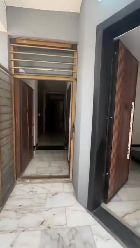 السلام عليكم 
للبيع دار مساحه ٩٣ متر 
العنوان الدوره شارع مول الحياه 
السعر ٢٨٠ مليون وبي مجال 
للاستفسار 
***********-***********
